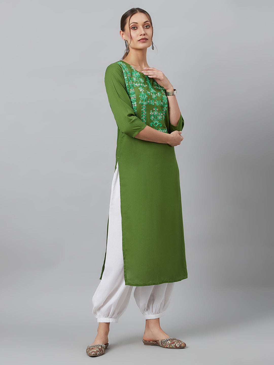 Women's Green Embroidered Kurta - Aks