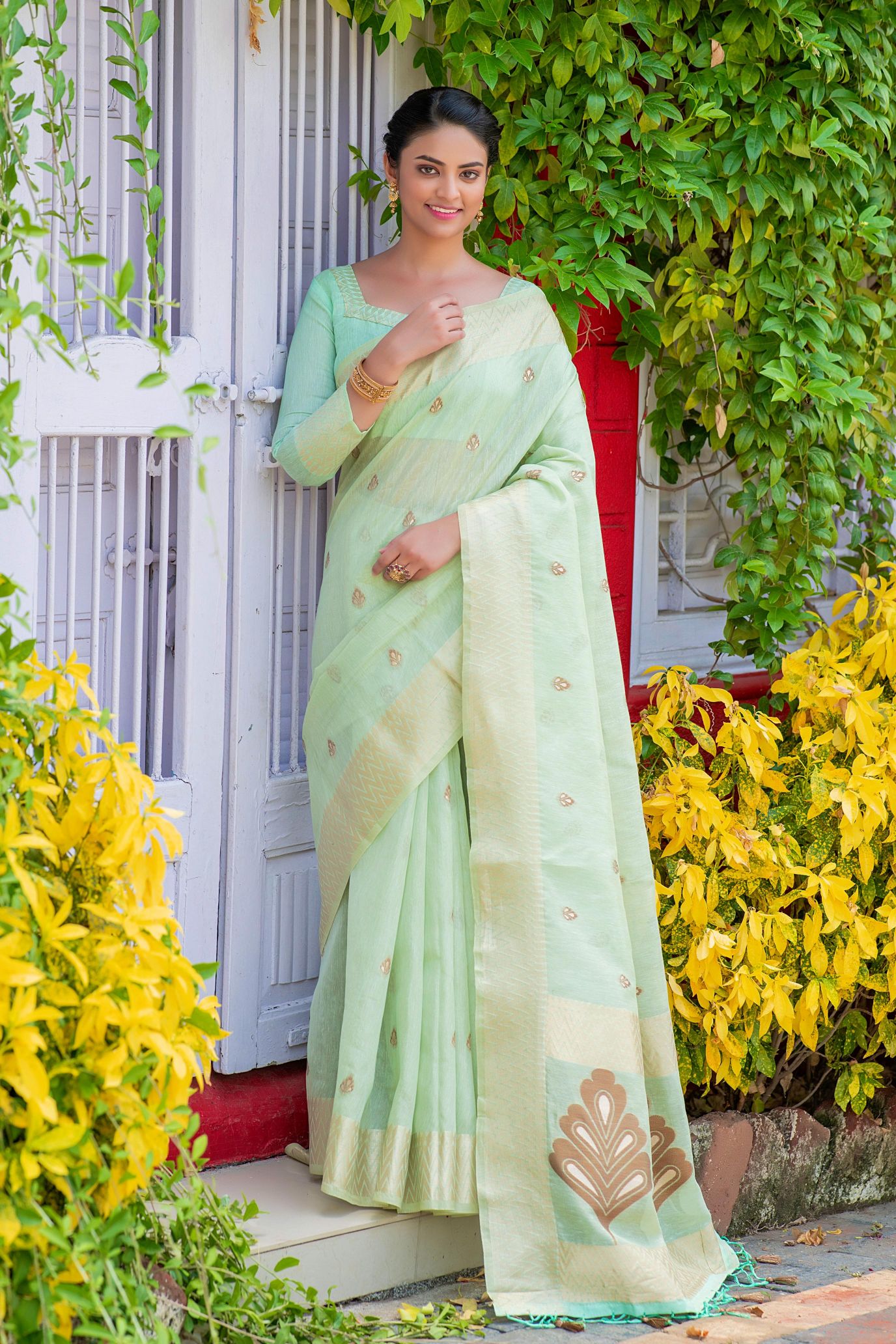 Women's Sea Green Woven Tissue Linen Saree with Tassels - Vishnu Weaves