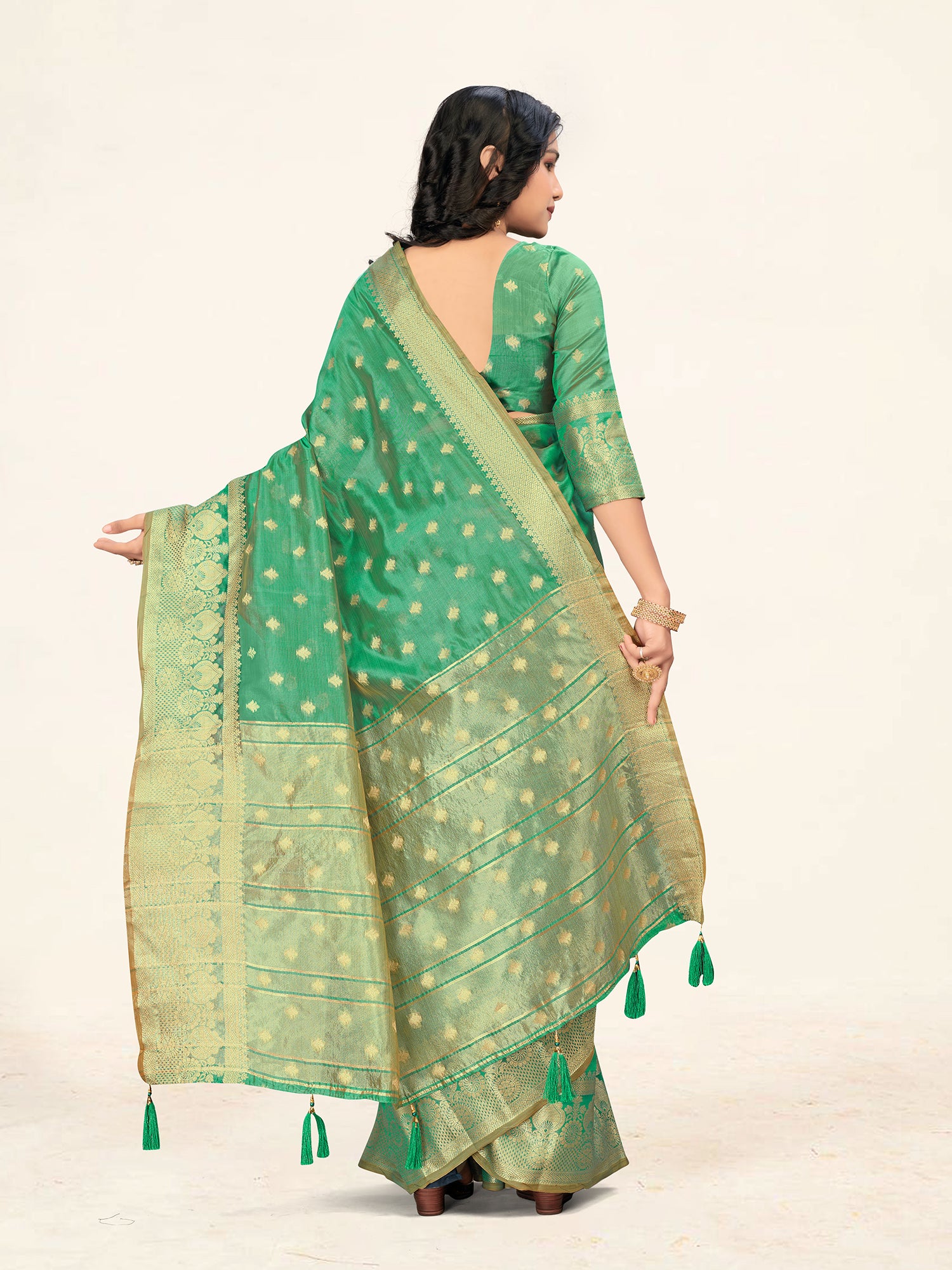 Women's Green Color Stylist Saree With Blouse - Sweet Smile