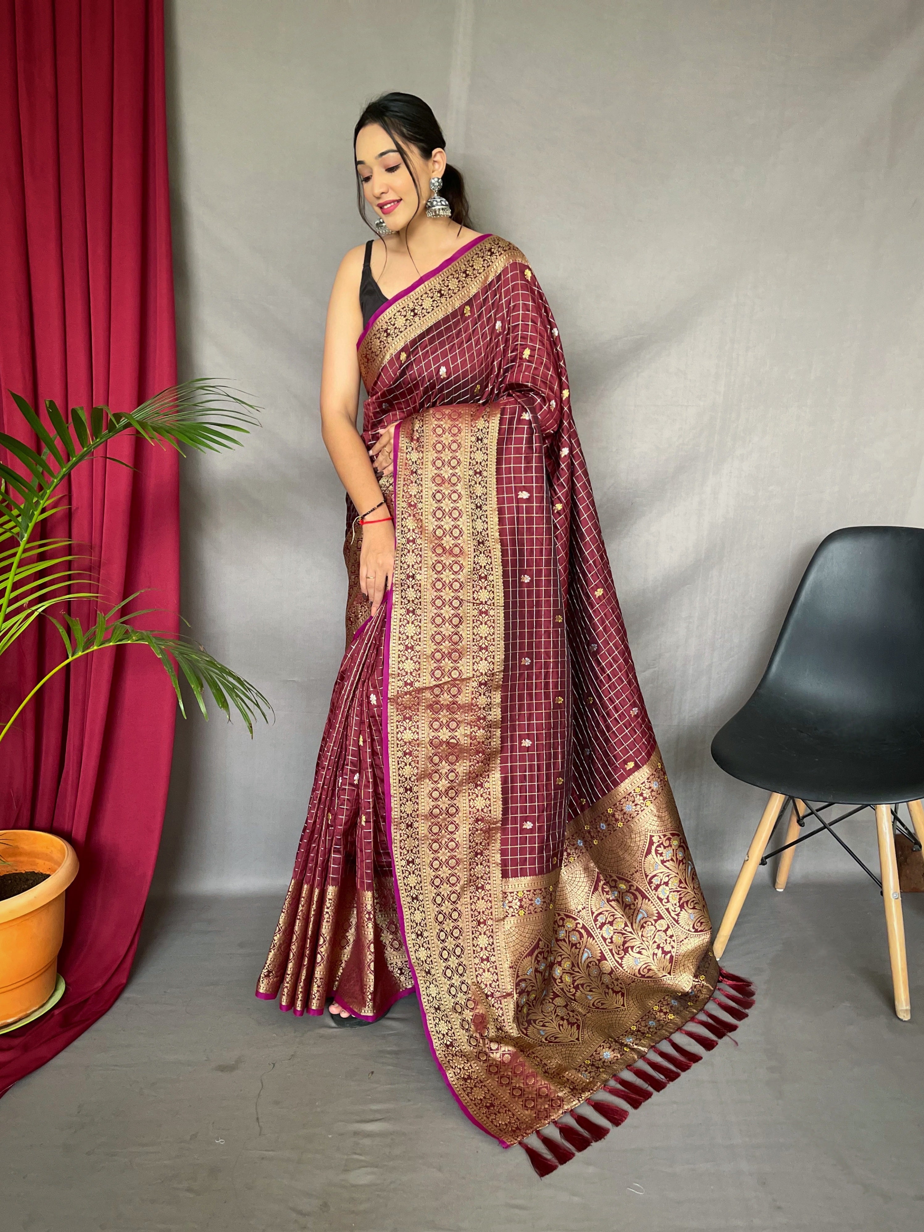 Women's  Brown Color Kalindi Soft Silk Checks Woven Saree Brown - TASARIKA