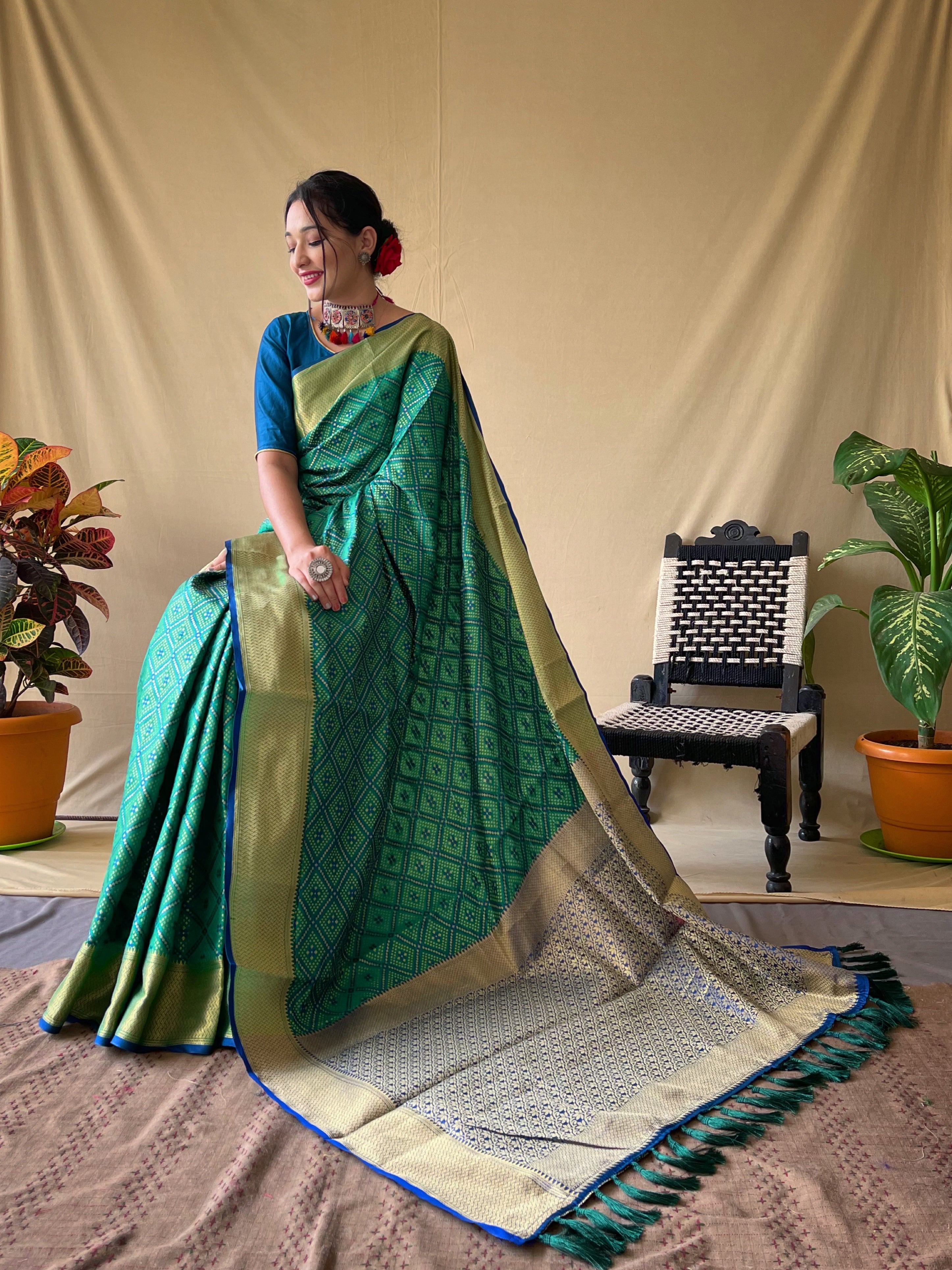 Women's Green Color Bandhej Patola Green Woven Silk Saree - TASARIKA
