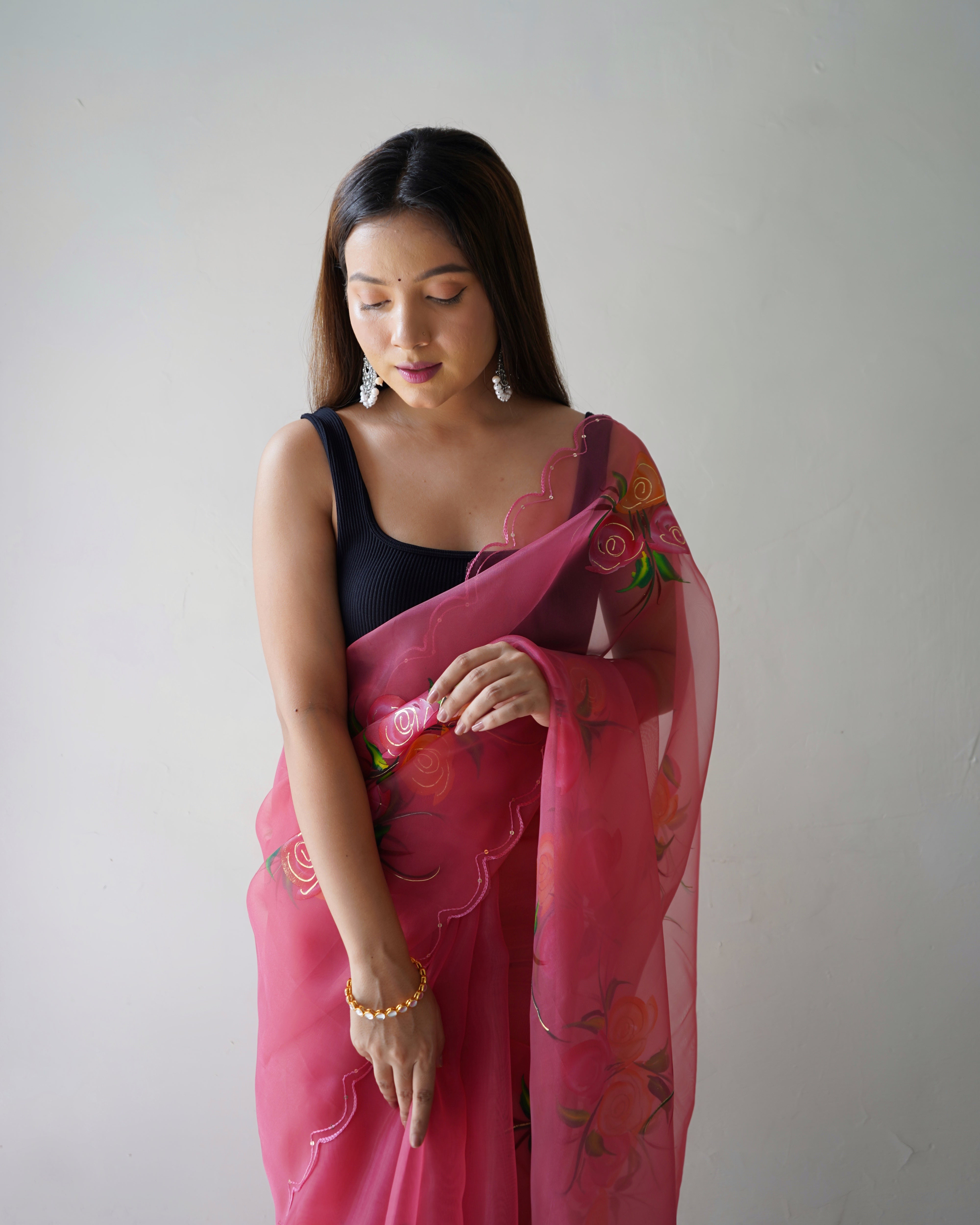 Women's Pink Hand Paint Saree - VAMSEE