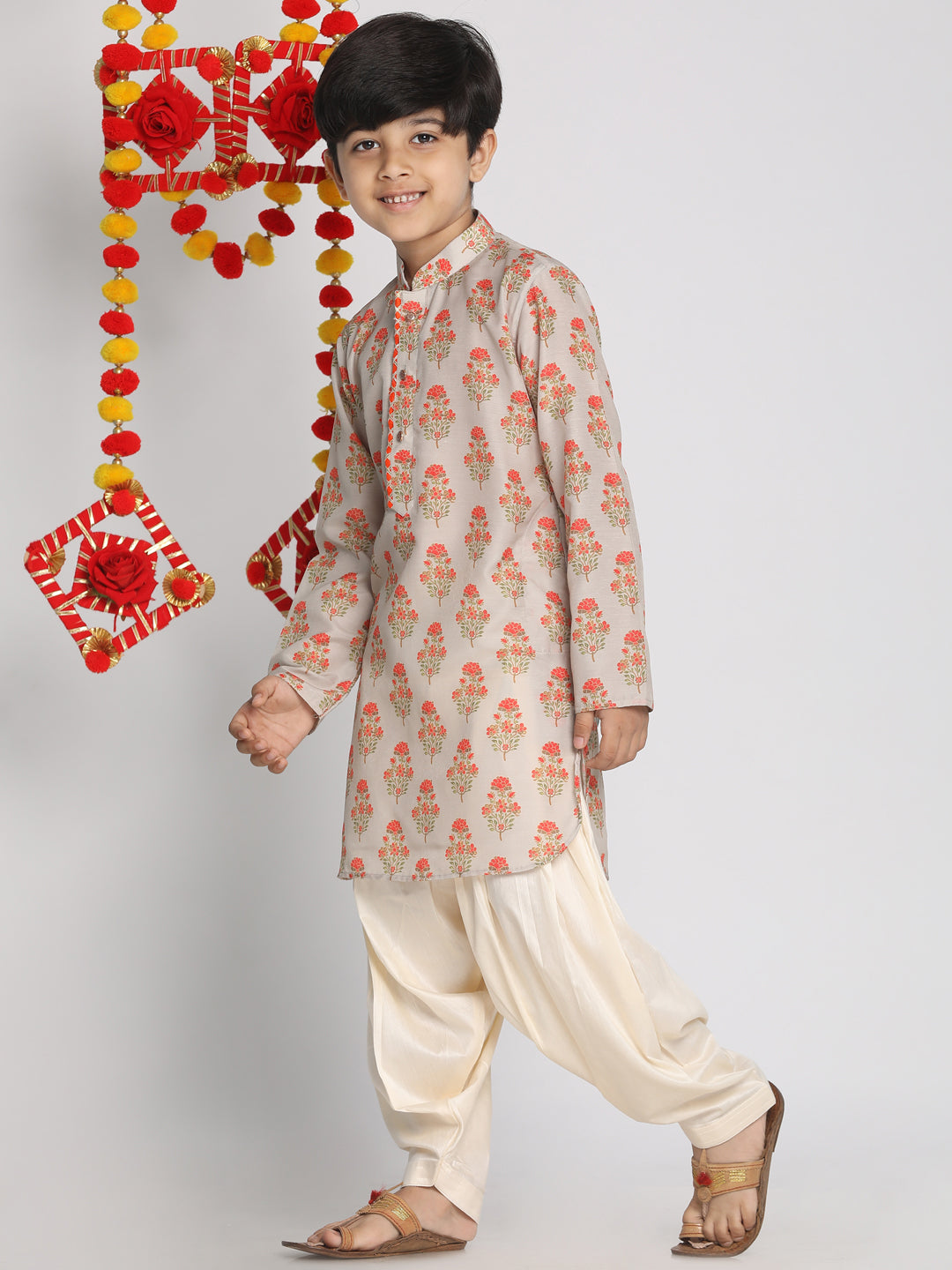 Color_Multicolor Base Beige & Cream