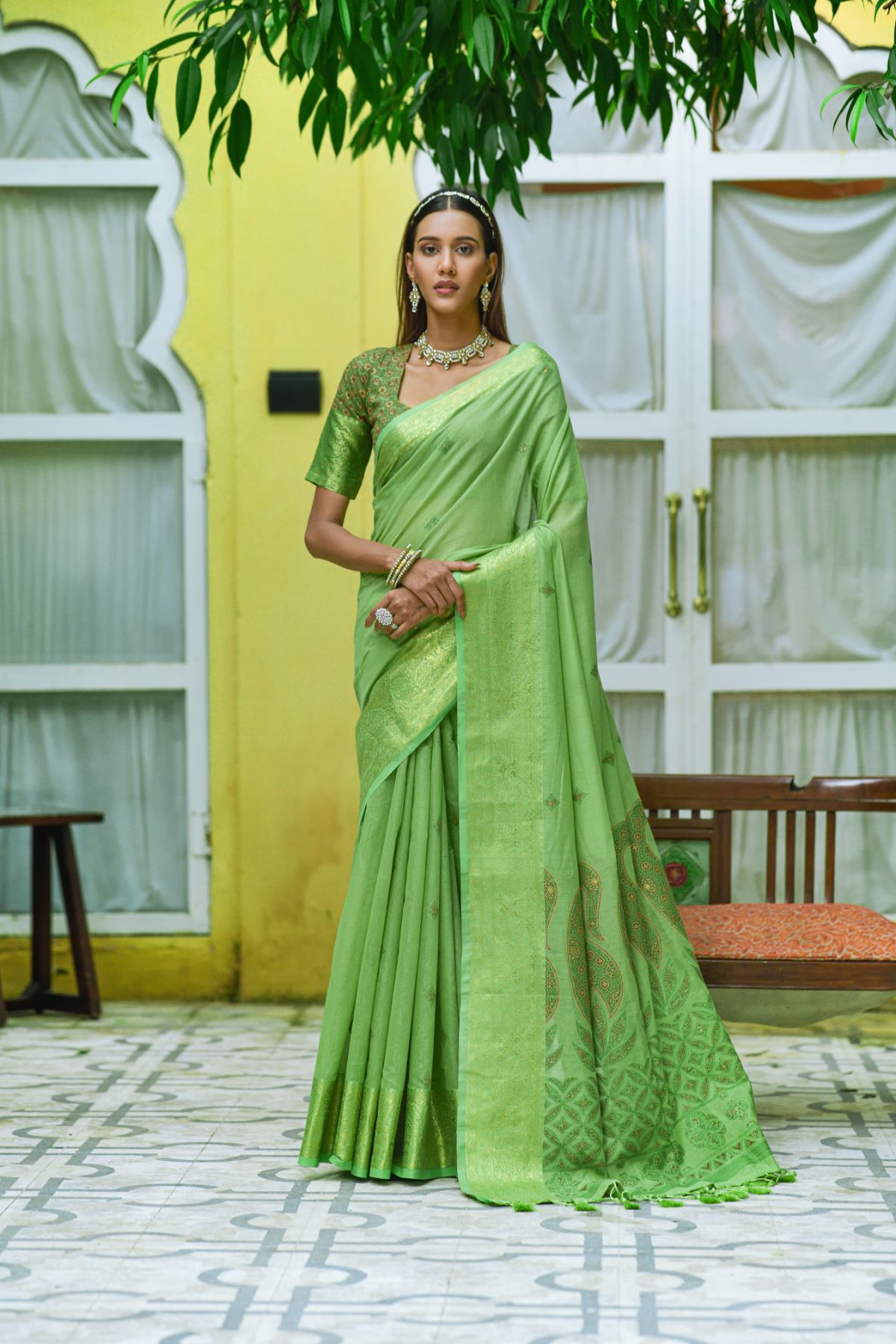 Women's Green Woven Pure Cotton Saree with Tassels - Vishnu Weaves