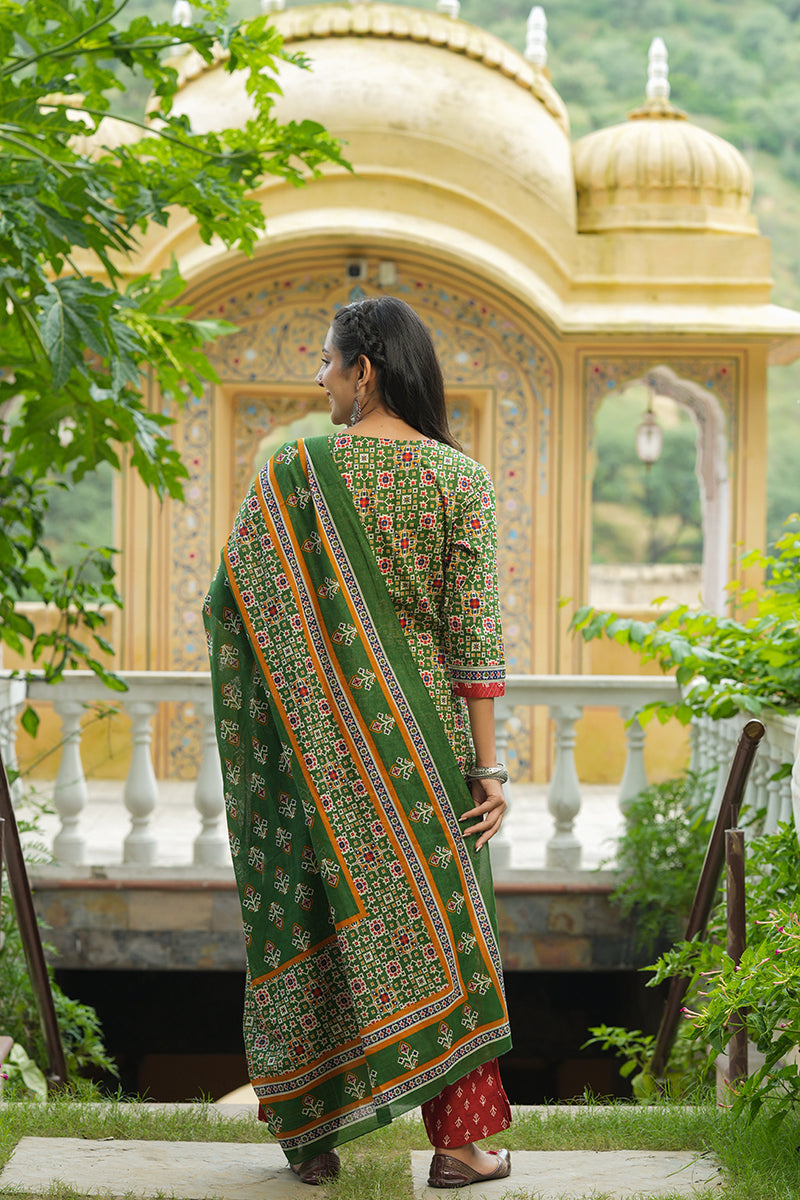 Women's Green Printed Regular Pure Cotton Kurta With Pants With Dupatta - Ahika