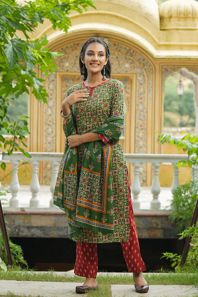 Women's Green Printed Regular Cotton Kurta With Pants With Dupatta