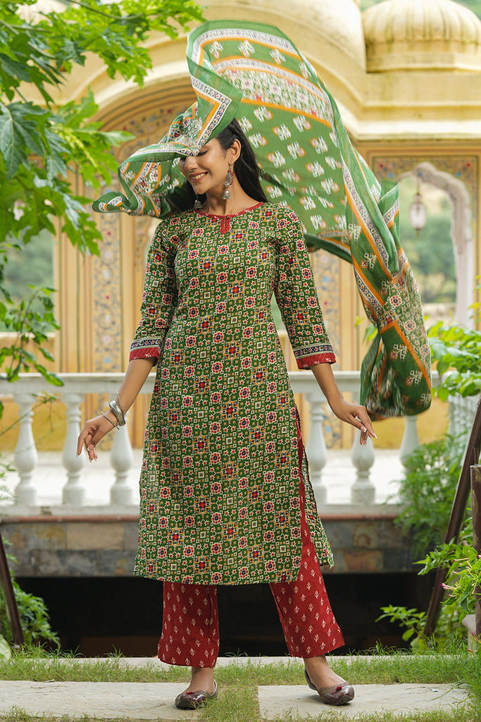 Women's Green Printed Regular Cotton Kurta With Pants With Dupatta