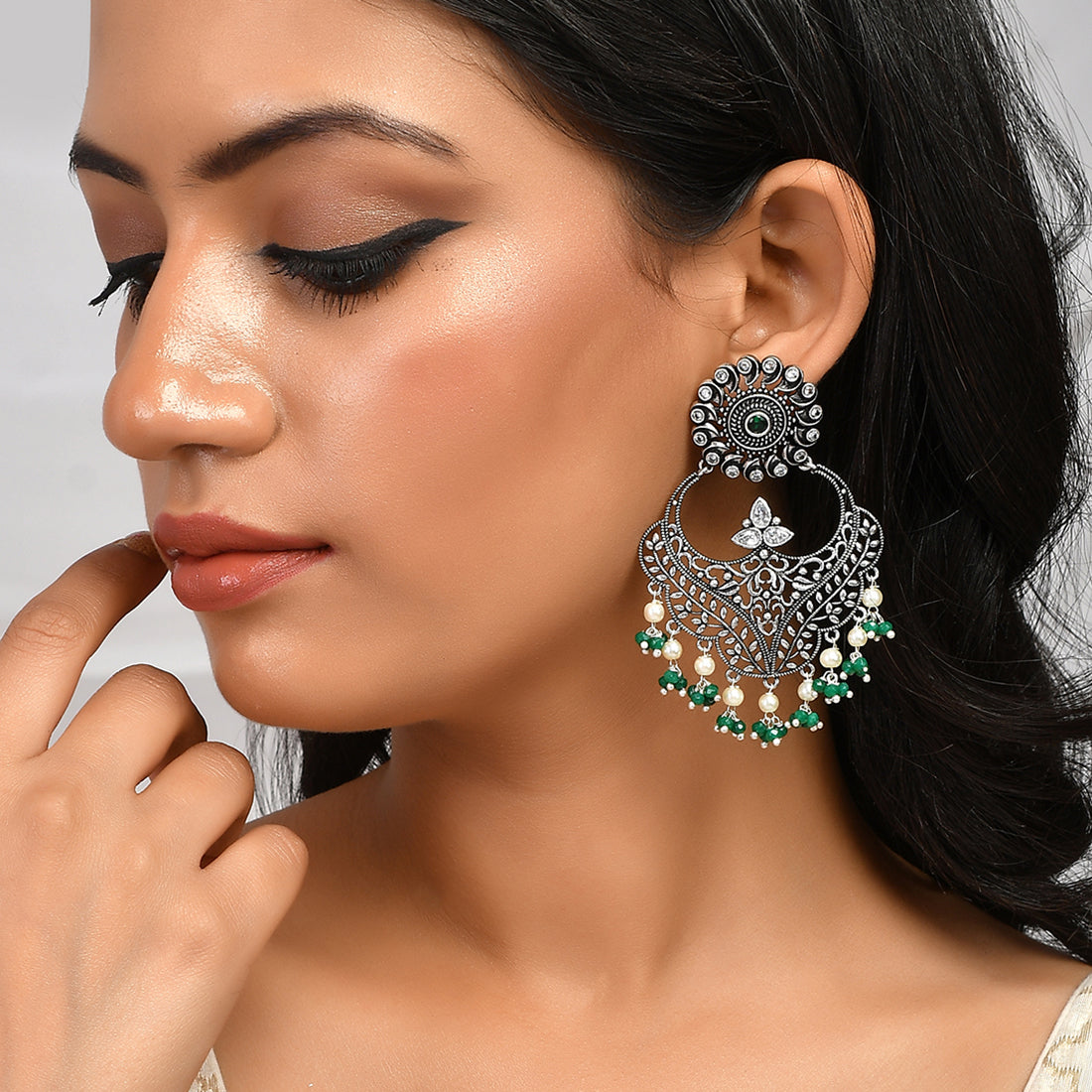 Women's Abharan Jaali Pattern Green Stones And White Pearls Earrings - Voylla