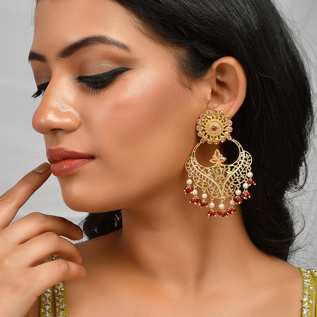 Women's Abharan Jaali Design White Pearls Ethnic Earrings - Voylla