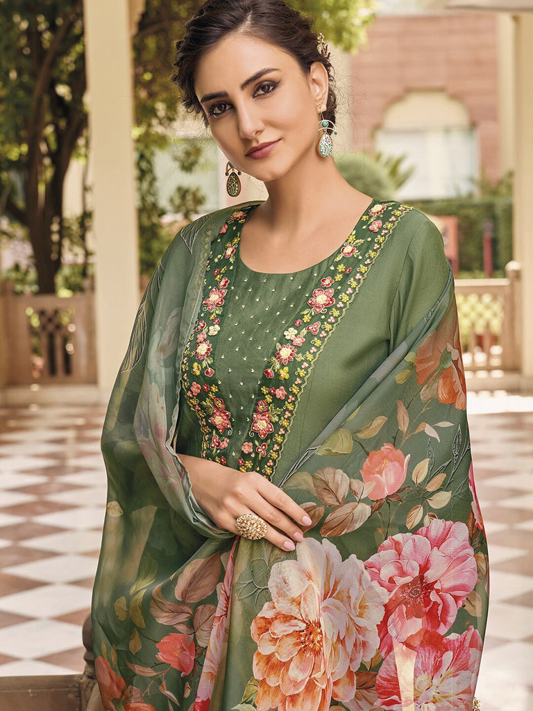 Women's Green Embroidery Kurta Set