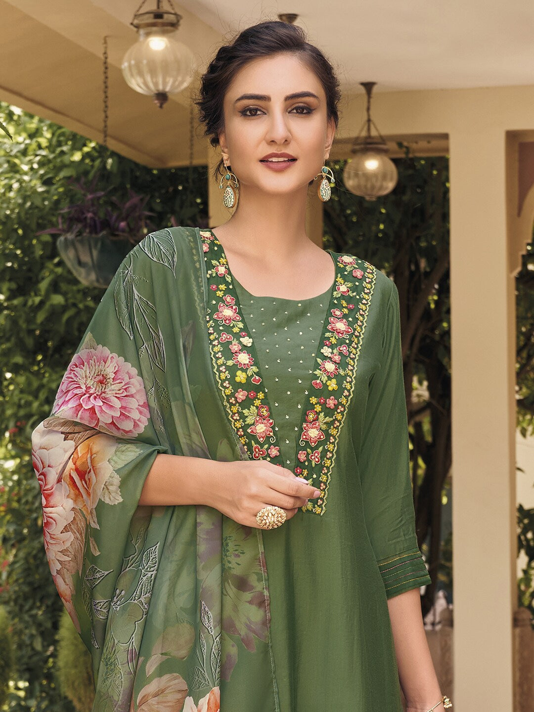 Women's Green Embroidery Kurta Set - Dwija Fashion