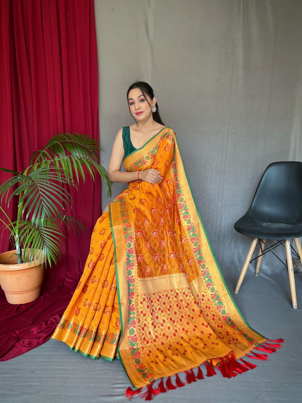 Women's Silk Sareee With Patola Design All Over - stavacreation