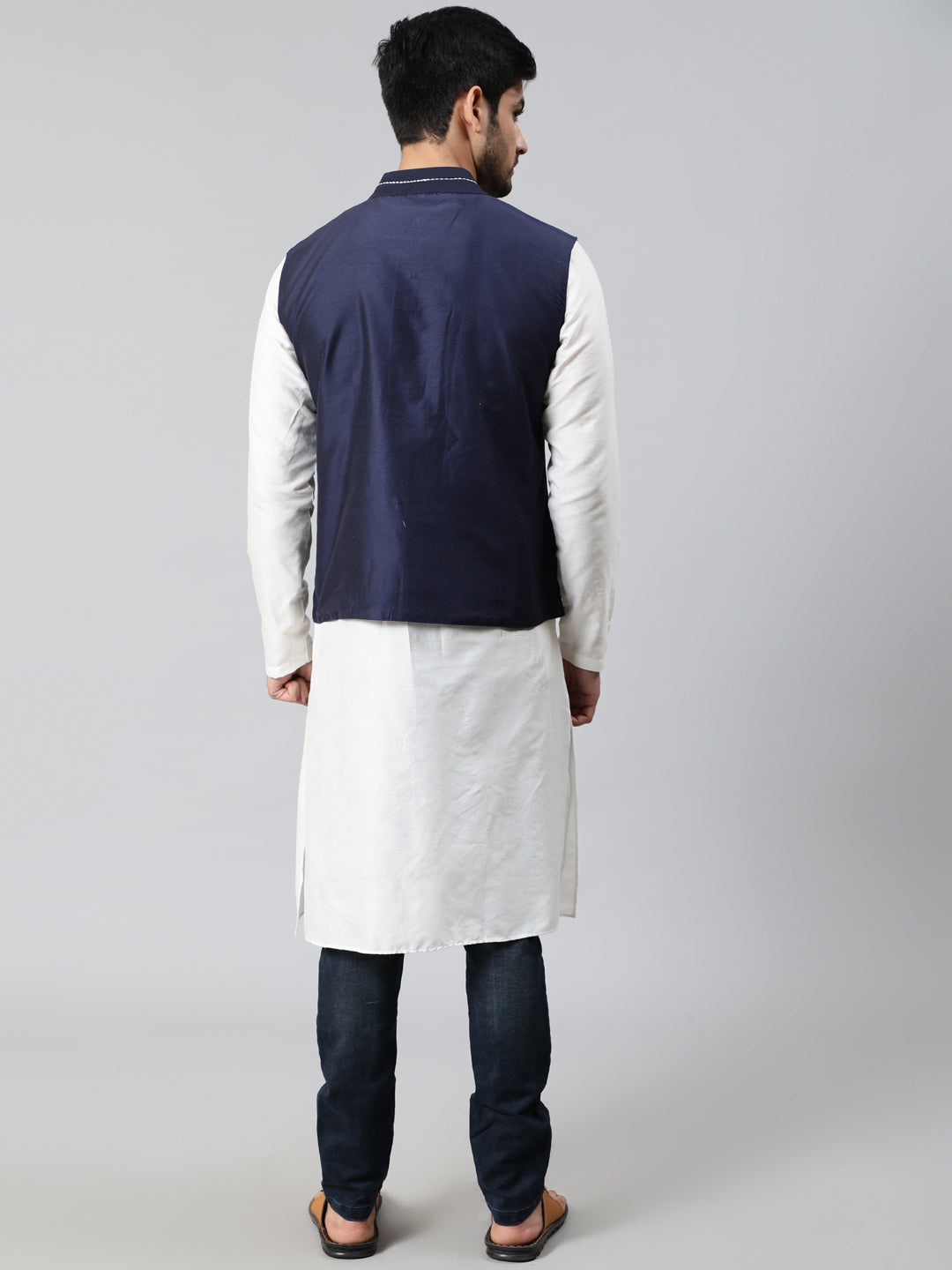 Men's White Kurta With Embroidered Nehru Jacket - Aks Men