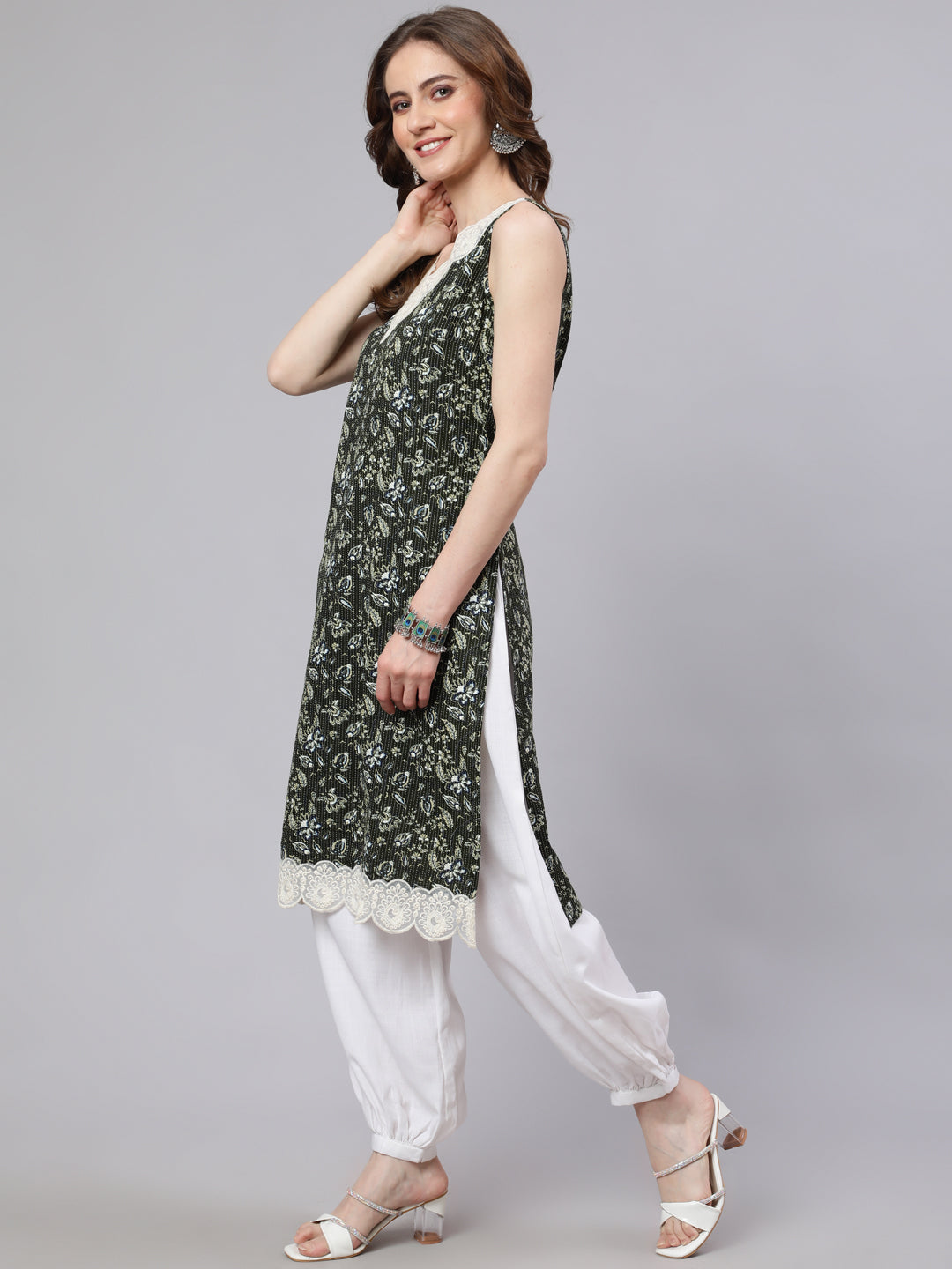 Women's Green Kantha Work Kurta With Lace Details - Aks