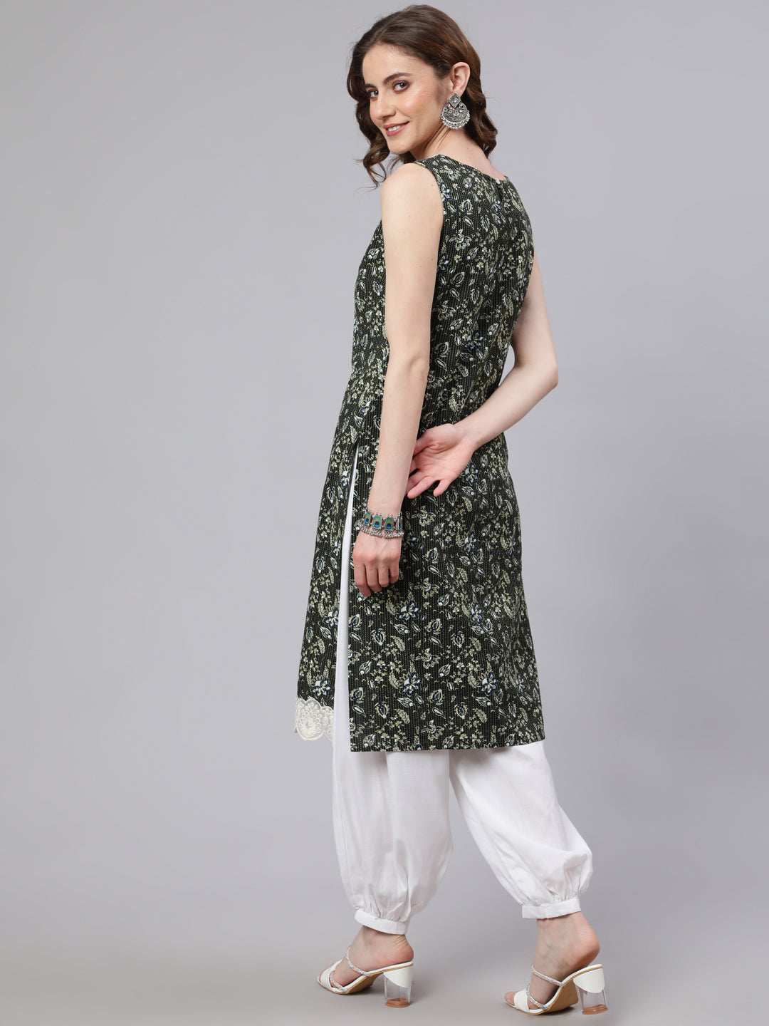 Women's Green Kantha Work Kurta With Lace Details - Aks