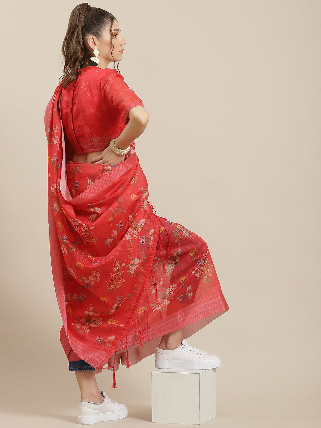 Women's Red Floral Print Saree With Blouse Piece - Aks
