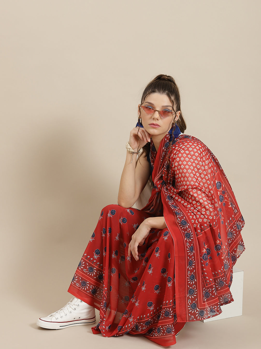 Women's Red & Blue Floral Print Saree With Blouse Piece - Aks