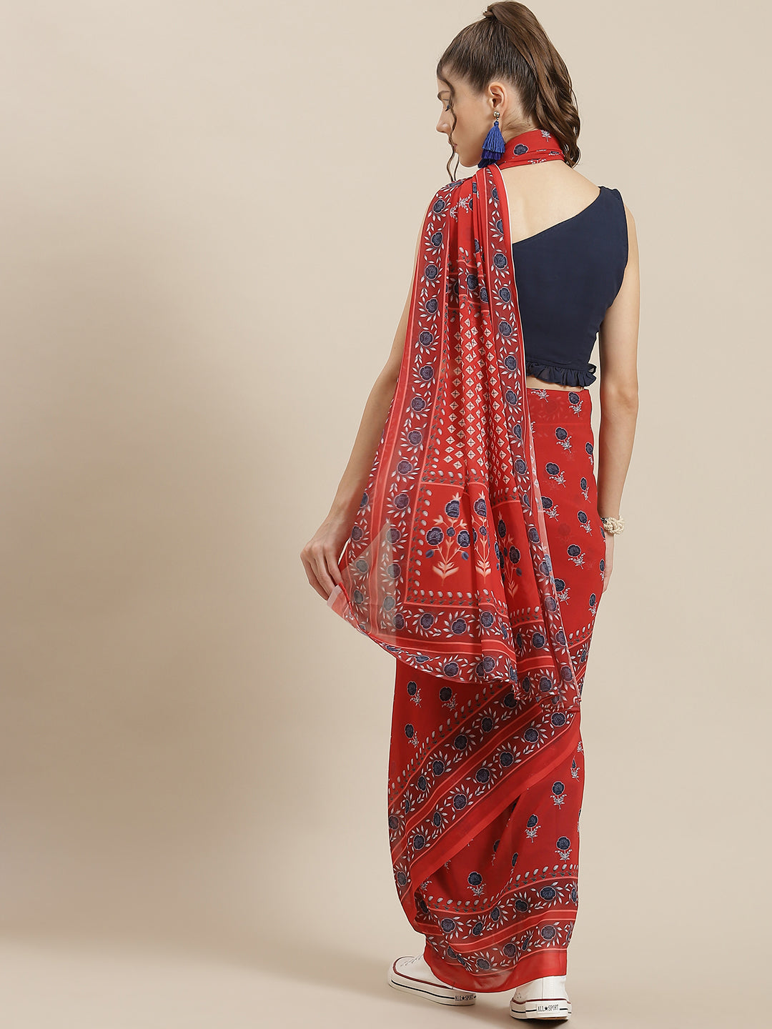Women's Red & Blue Floral Print Saree With Blouse Piece - Aks