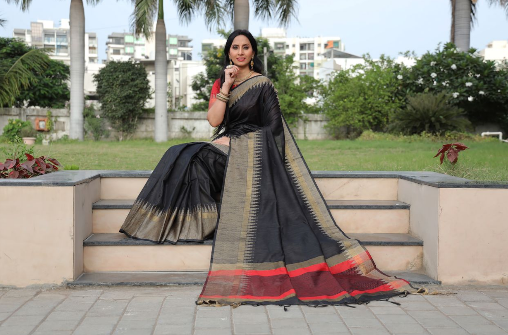Women's Black Raw Silk Zari Woven Saree With Blouse - Vishnu Weaves