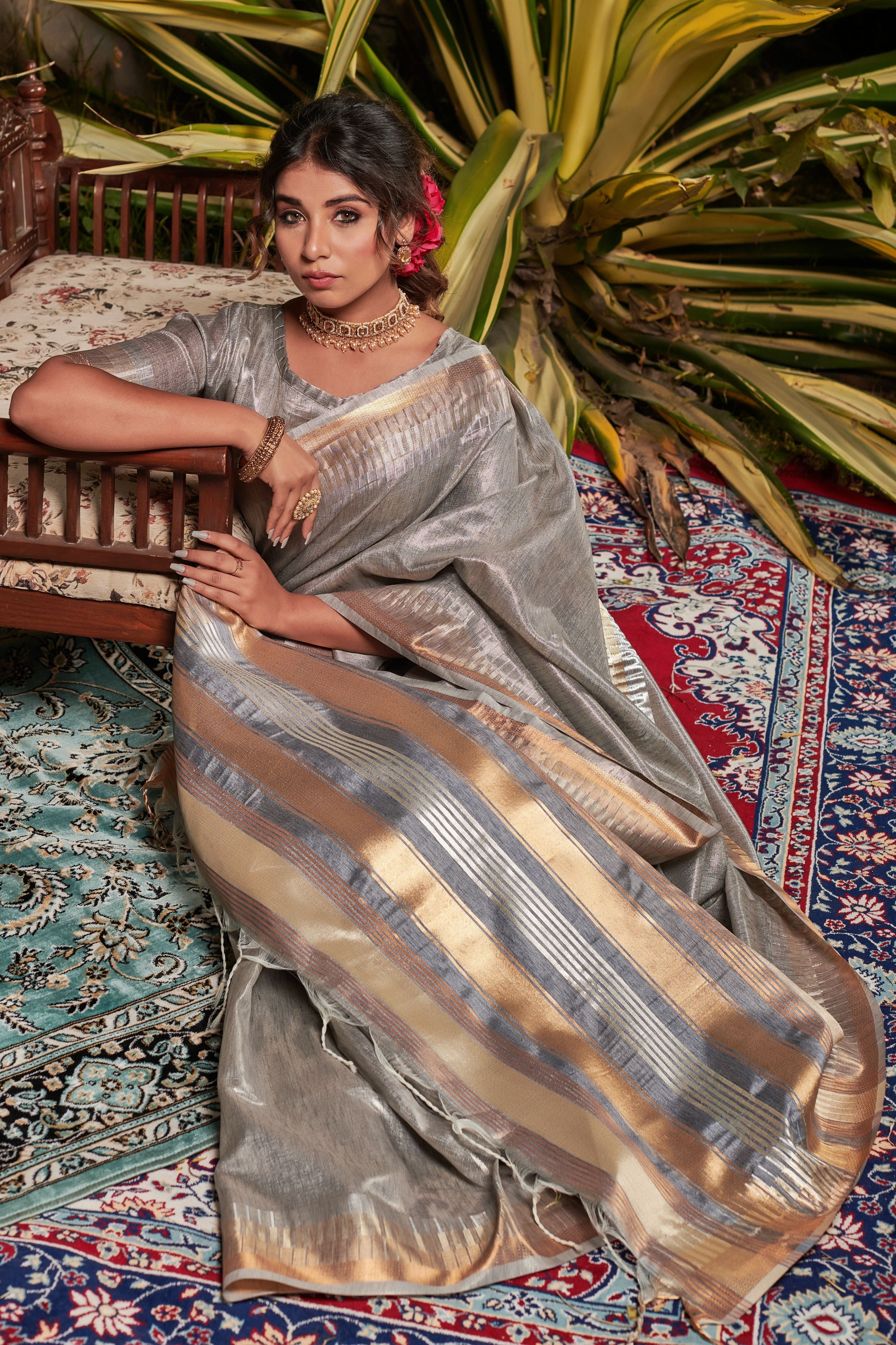 Women's Grey Woven Maheshwari Silk Saree with Tassels - Vishnu Weaves