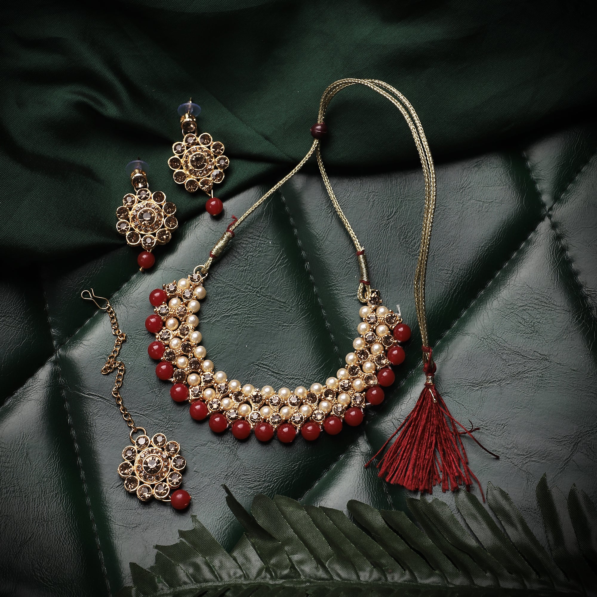 Women's Trending Red Choker Set With Maang Tikka  - Zaffre Collections