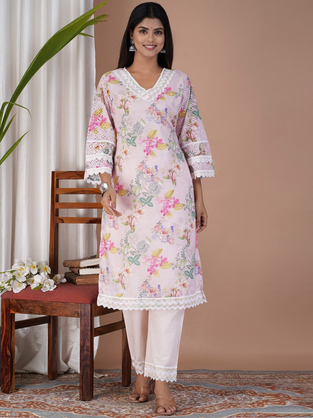 Women's Floral Printed V-Neck Thread Work Kurta With Trousers - Hatheli