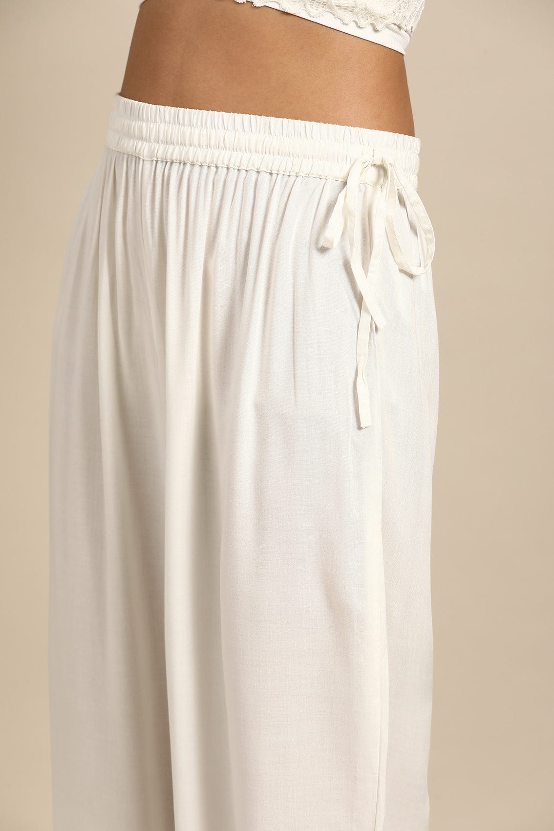 Women's White Loose Fit Solid Regular Trousers - Varanga