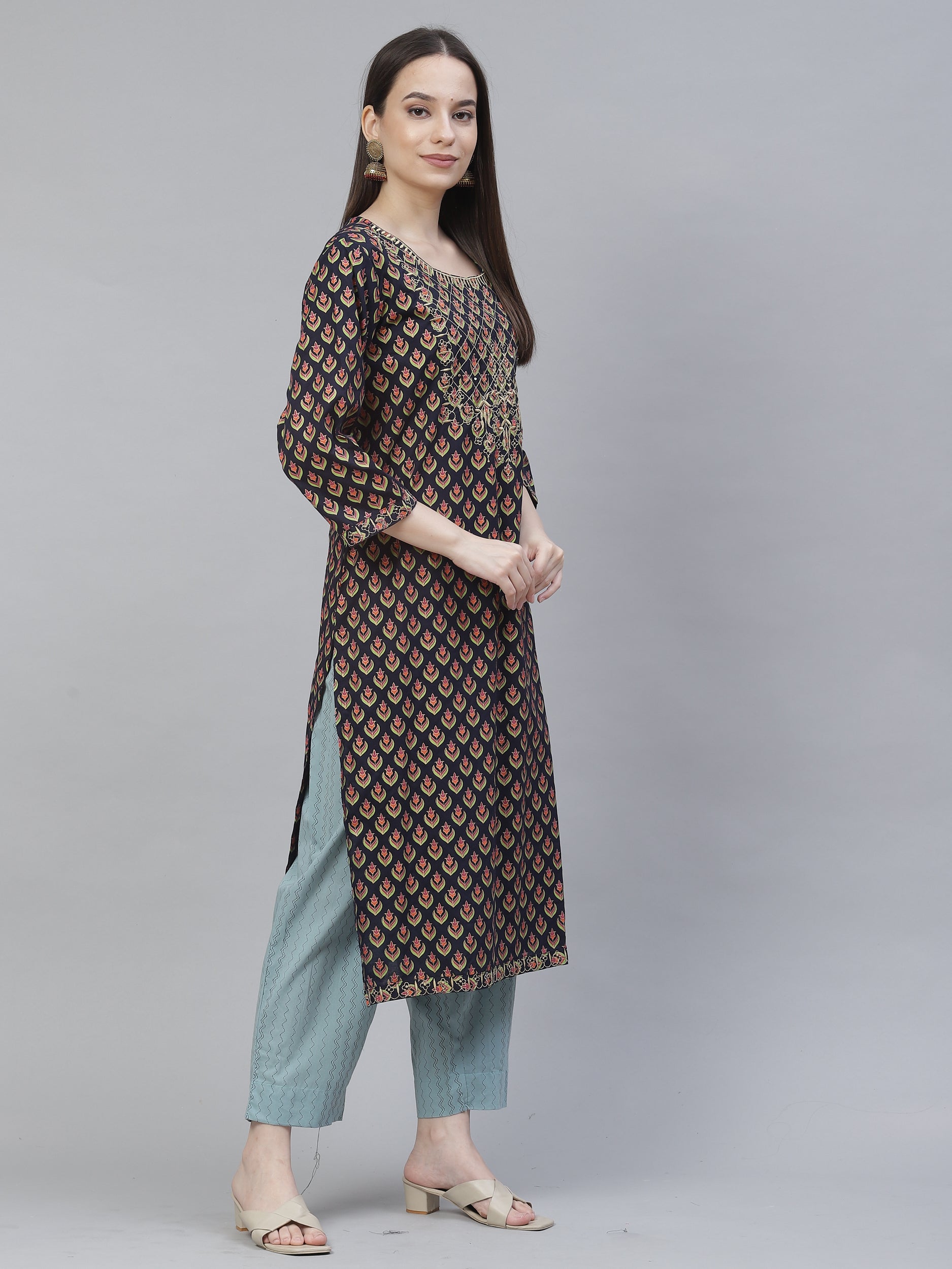 Women's navy blue & green floral kurta with trousers - Meeranshi
