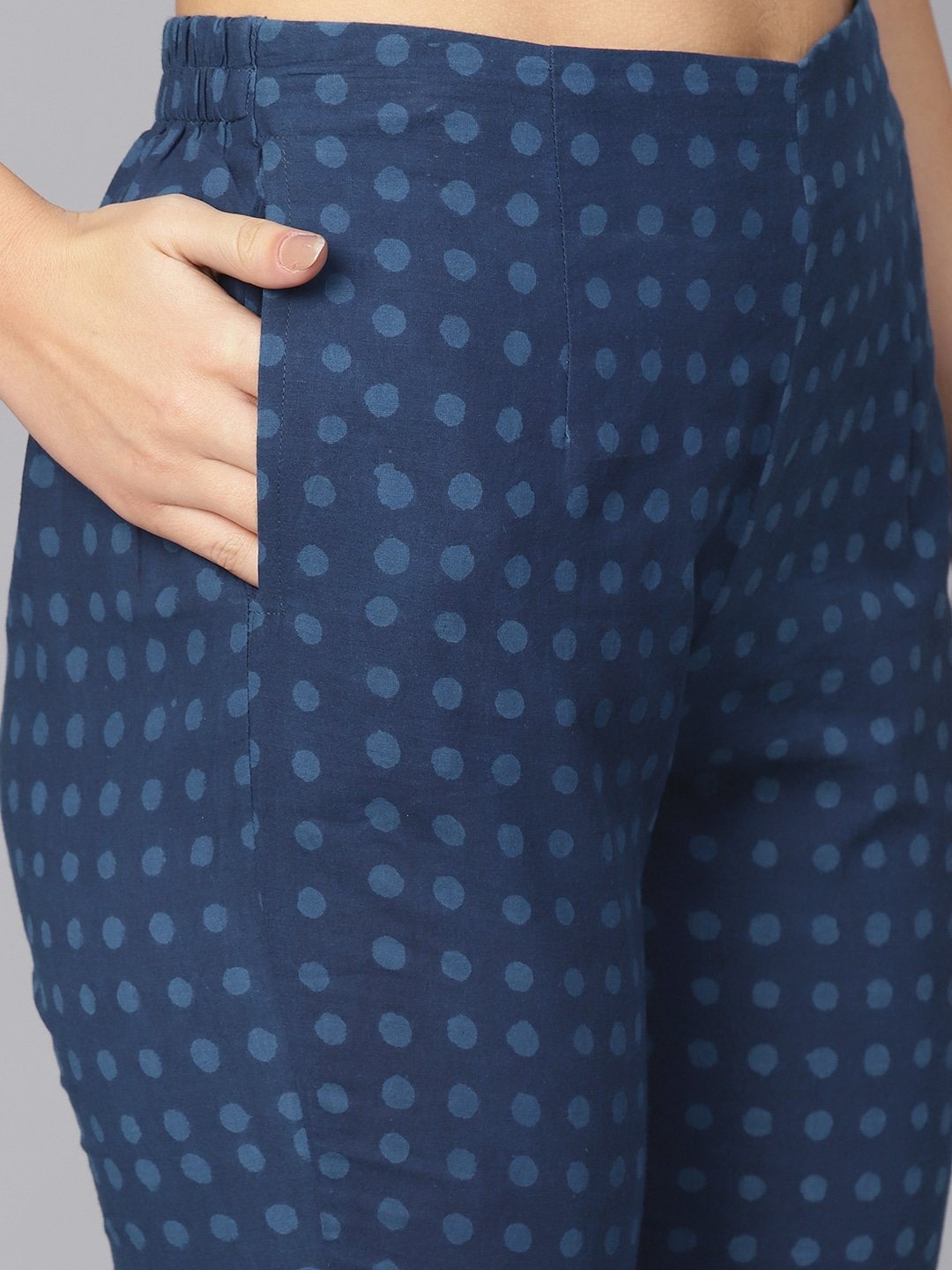 Women's  Navy Blue Printed Kurta with Trousers - AKS