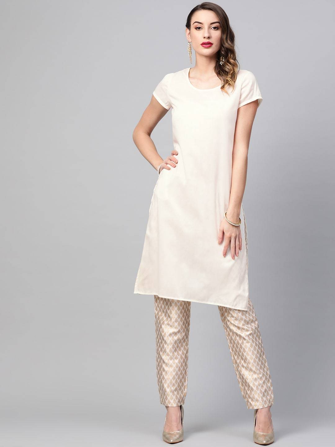 Women's  Off-White & Peach-Coloured Solid Straight Kurta with Ethnic Jacket - AKS