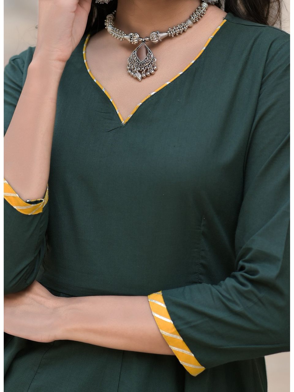 Women's Cadmium Green Anarkali With Handpainted Dupatta - Hatheli
