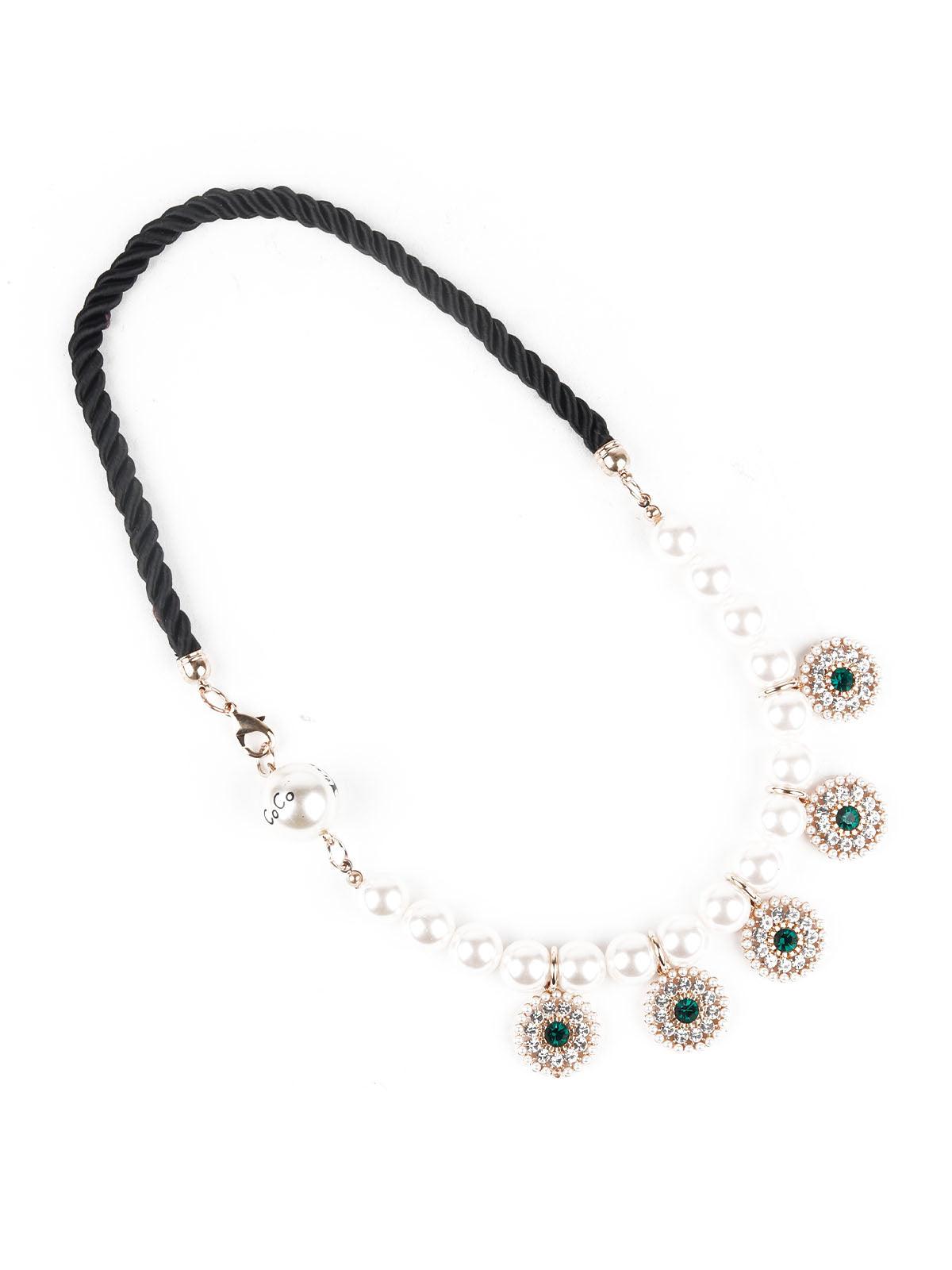 Women's Delicate Pearls Choker Neckpiece - Odette