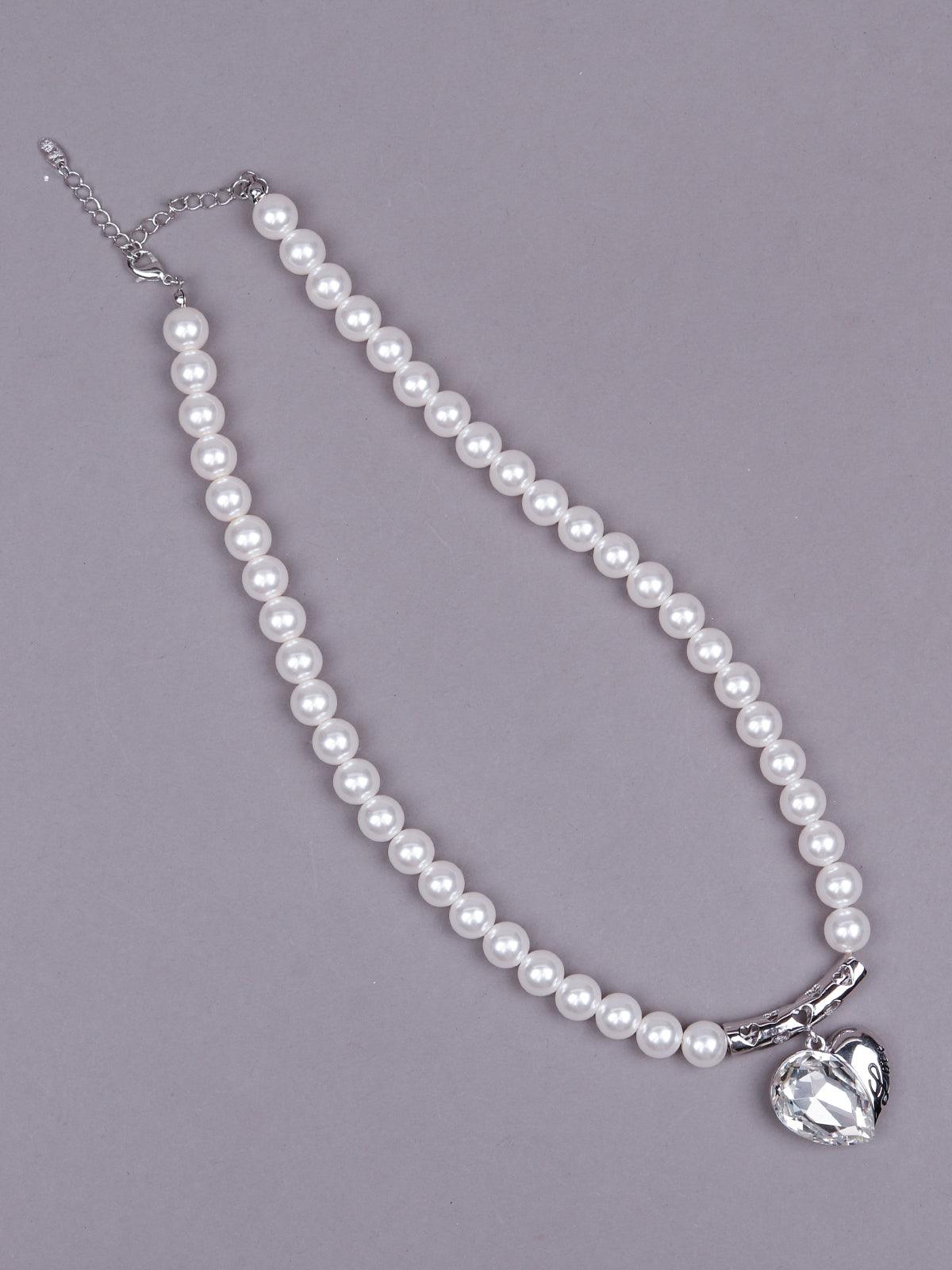 Women's Exquisite Pearl Necklace With A Heart Shape Pendant - Odette