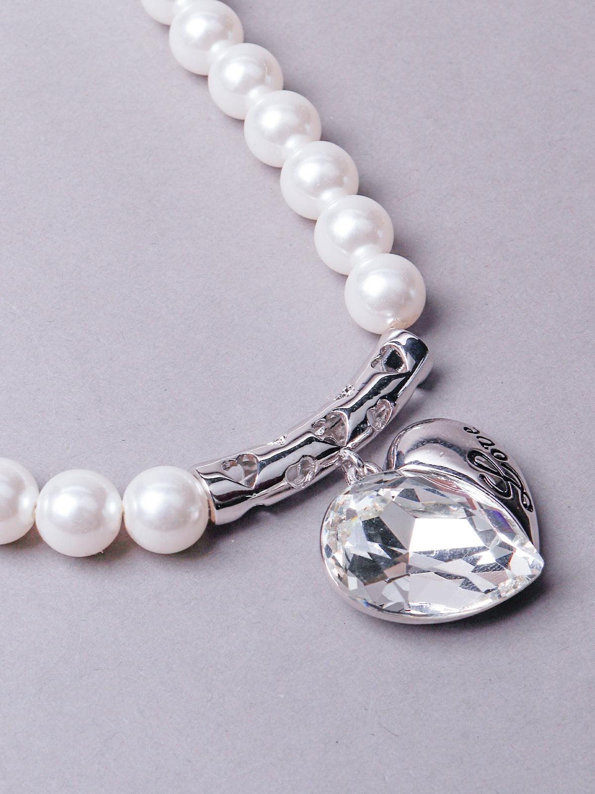 Women's Exquisite Pearl Necklace With A Heart Shape Pendant - Odette