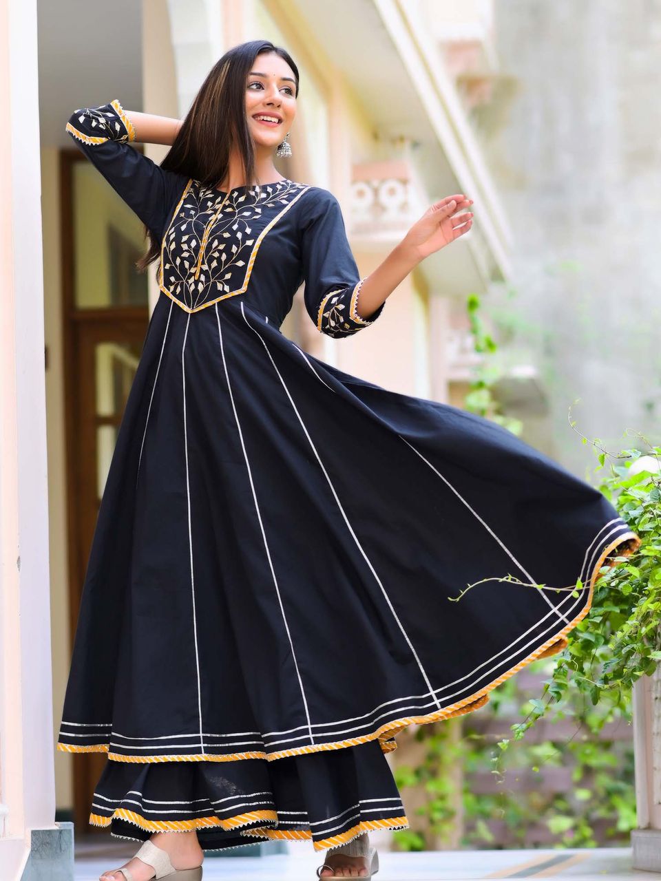 Women's Blissful Black Heavy Anarkali Suit Set - Hatheli