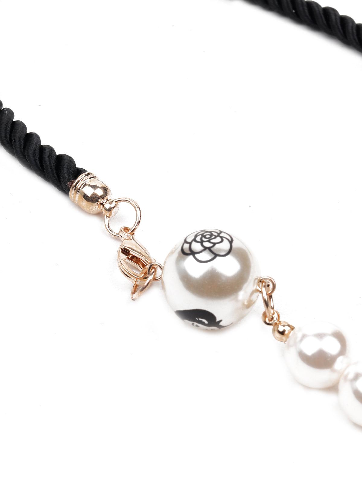 Women's Pearl Necklace Embellished With Charms - Odette