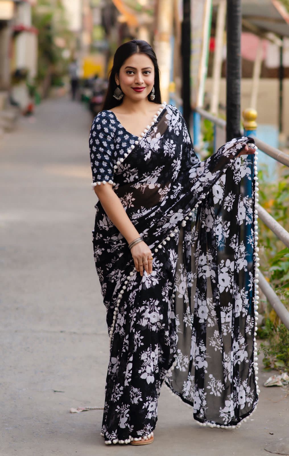 Women's Soft georgette white floral printed saree. - stavacreation