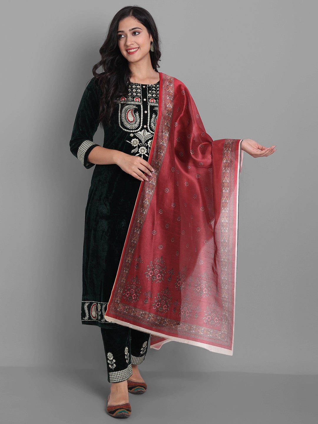 Women's Green Embroidered Velvet Kurta With Trousers & Withã¢ Dupatta - Noz2Toz
