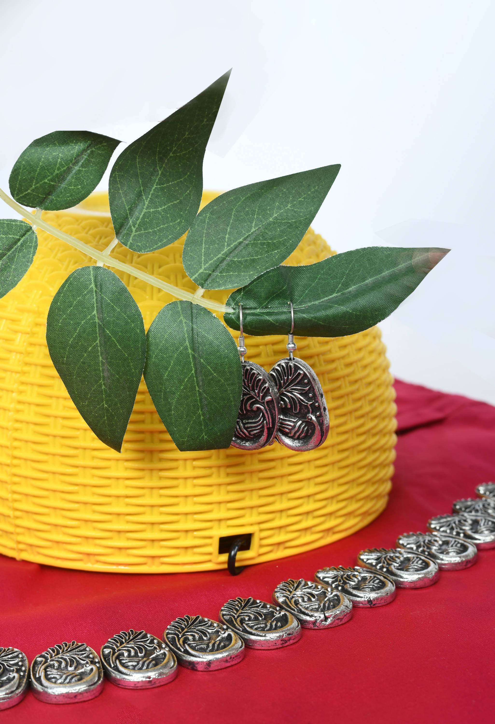 Trendia Silver color Leaf style Necklace with