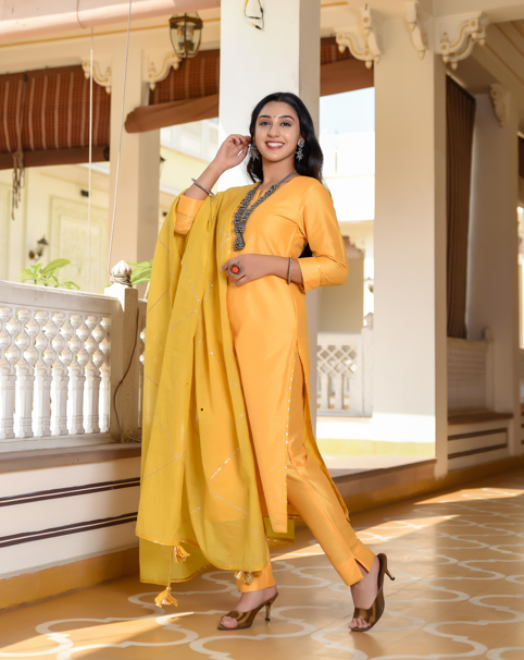 Women's Mesmerizing Happy Yellow Suit Set - Indian Virasat